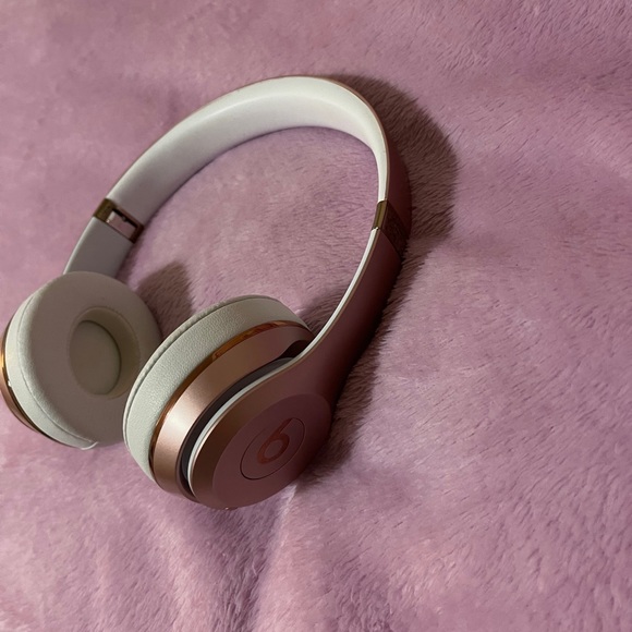 Rose Gold Bluetooth Wireless Beats - Picture 2 of 2